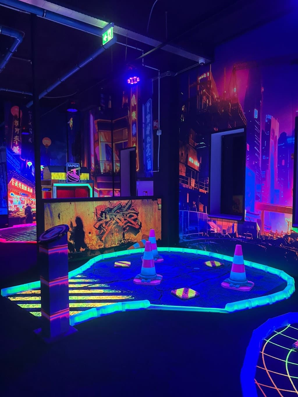 GlowGolf® Leeuwarden | glow in the dark minigolf